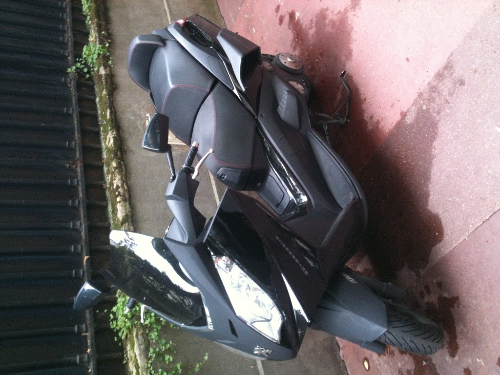 Scooter PEUGEOT Satelis 125 BLACKSAT Executive occasion